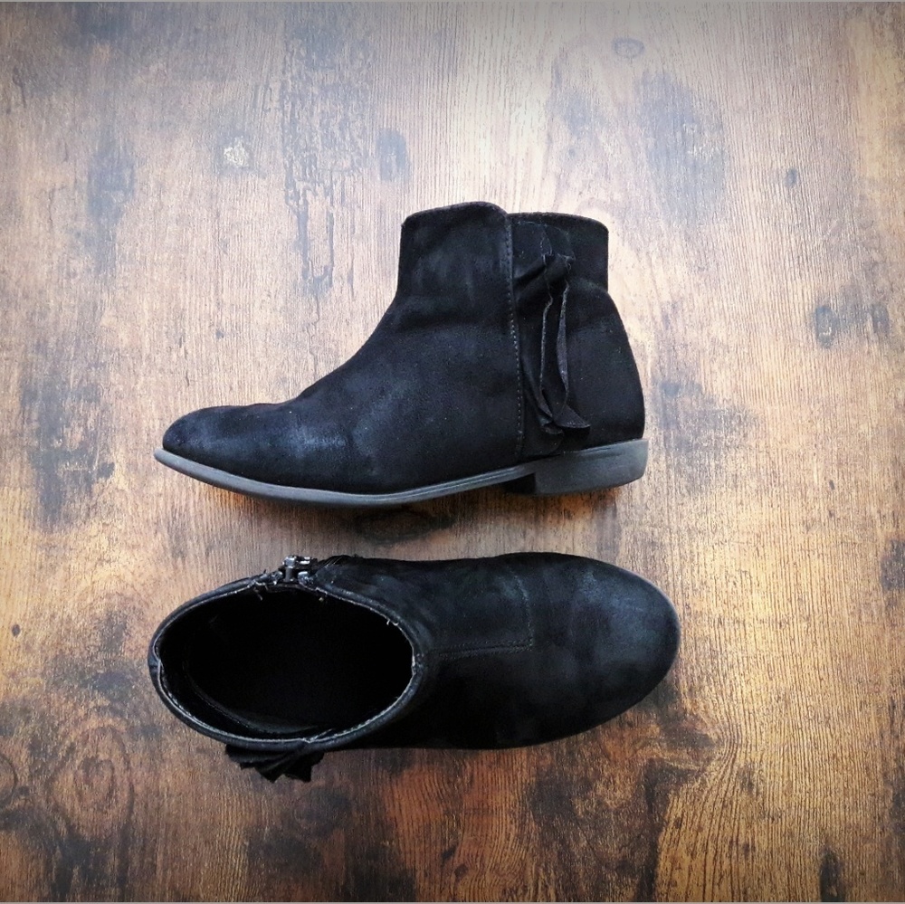 H&M Black Ankle Boot in Faux Suede, good condition